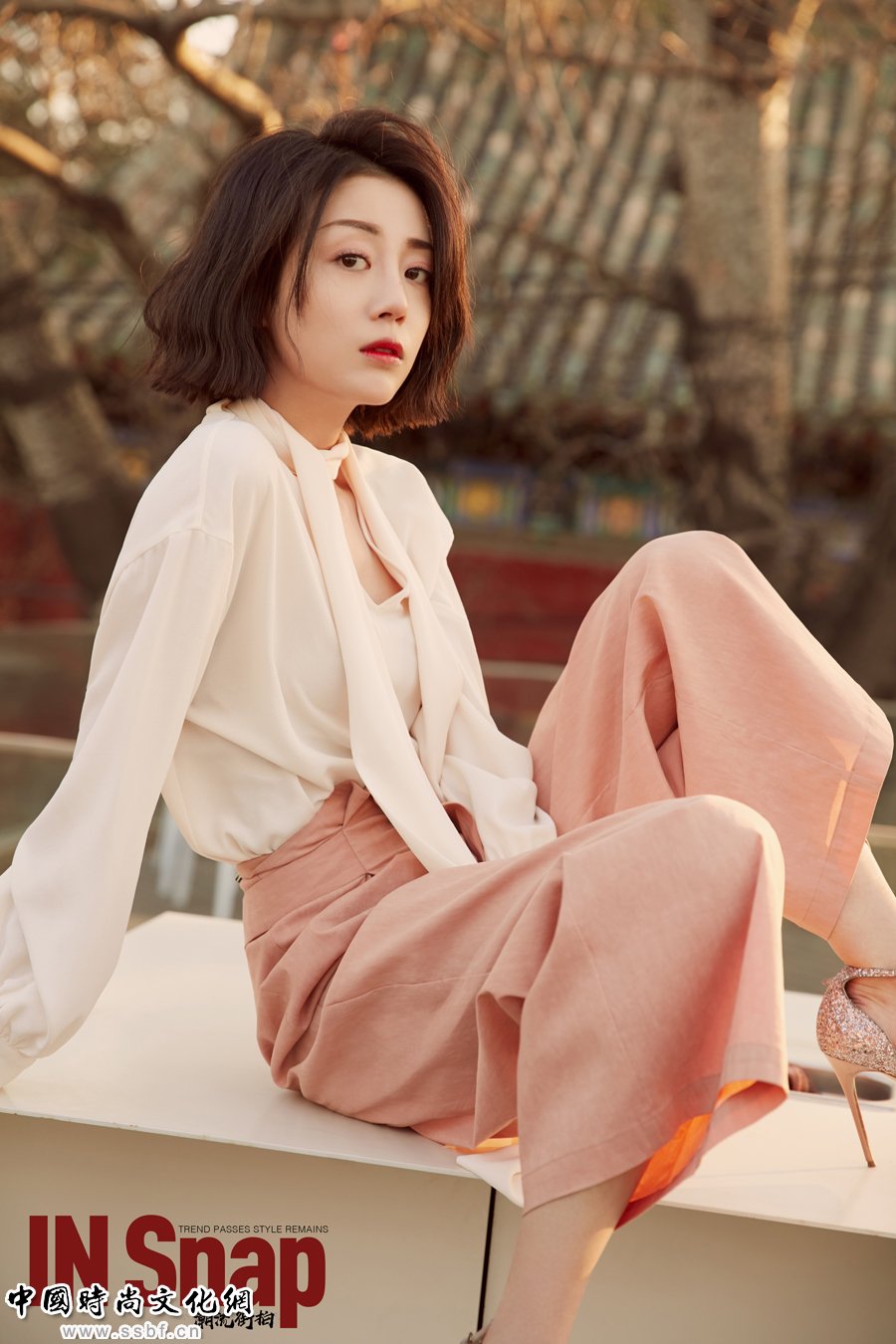 李溪芮大片曝光:京妞儿演绎别样的胡同风情